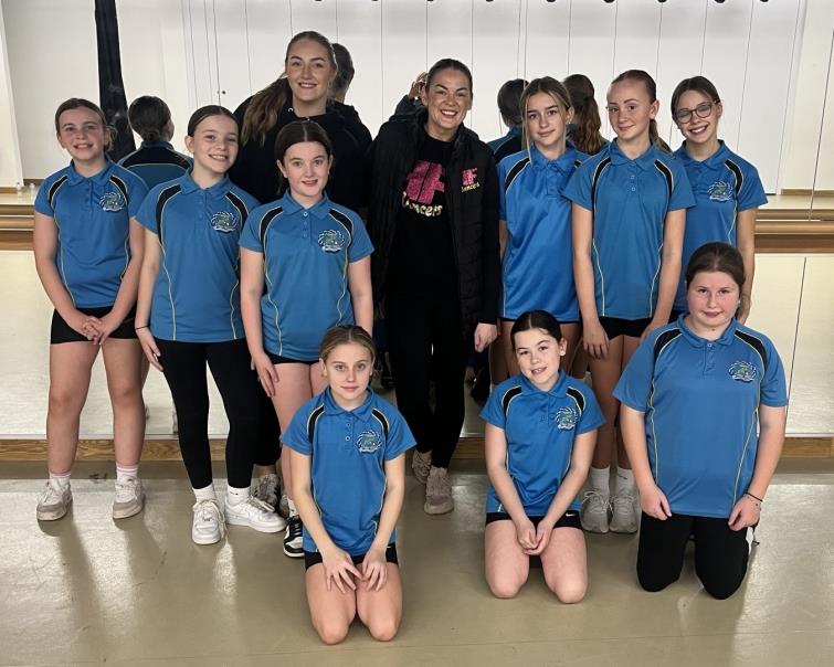  Eager girls involved